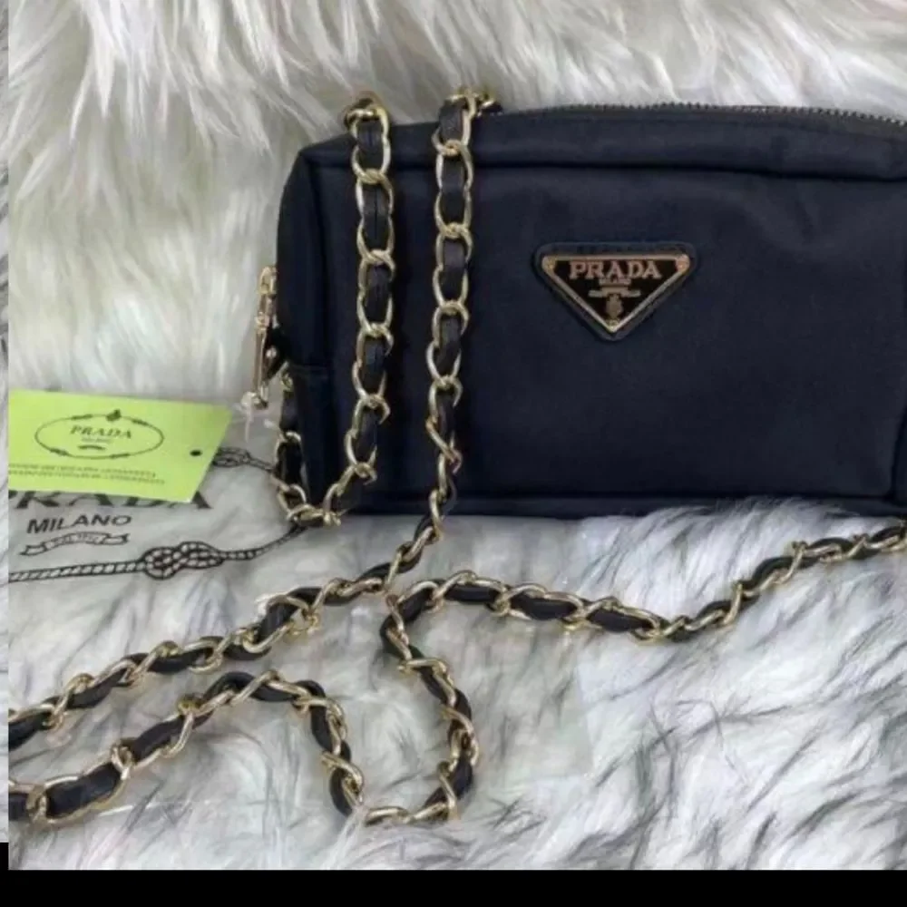 New black Small purse with Zipper and gold Chain belt should purs - Picture 6 of 15